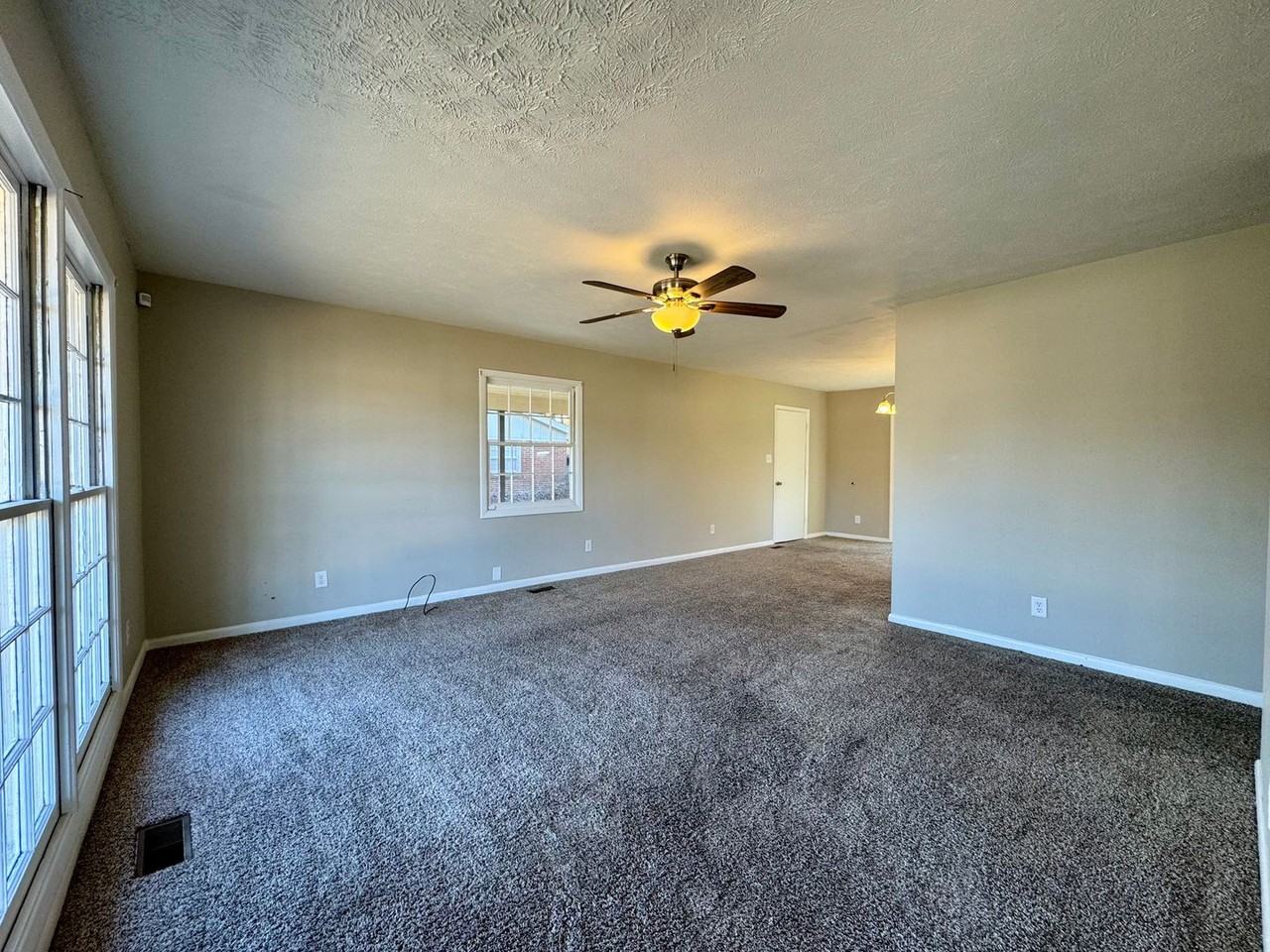 622 Glensford Dr - Photo 2 of 22