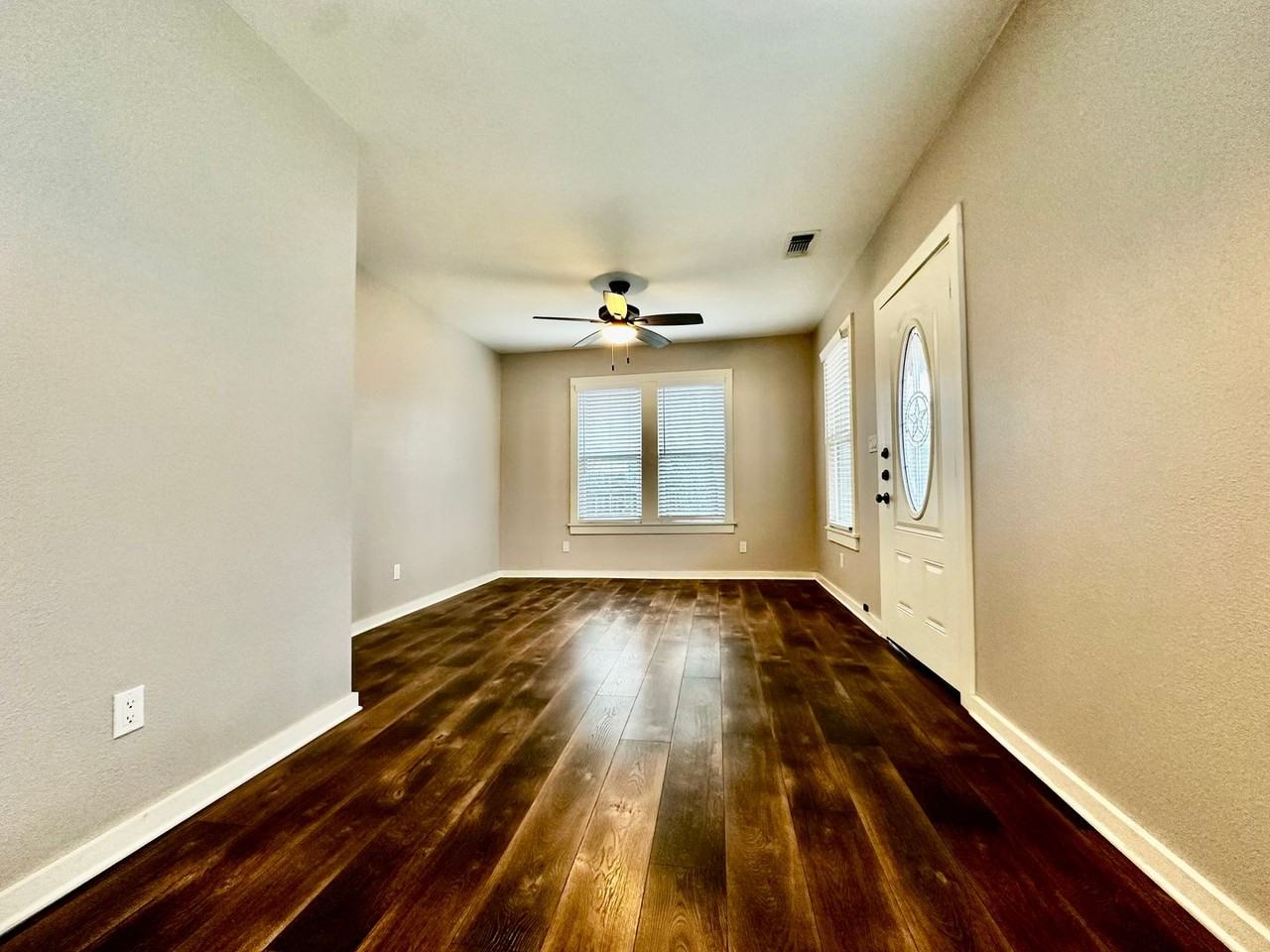 213 Palmer St - Photo 3 of 12