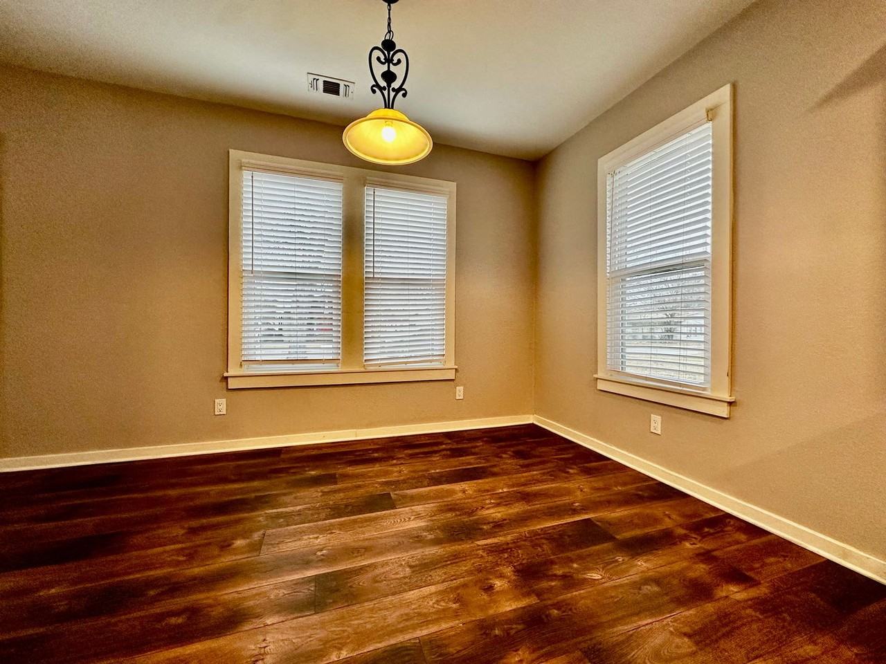 213 Palmer St - Photo 4 of 12