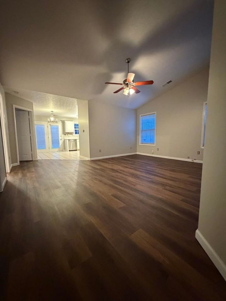 2412 Prescott Ln - Photo 3 of 23