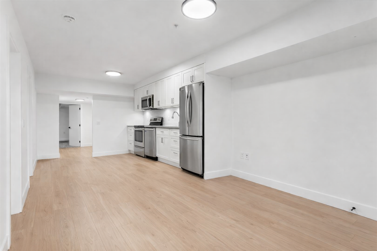 20963 83 Avenue - Photo 2 of 6