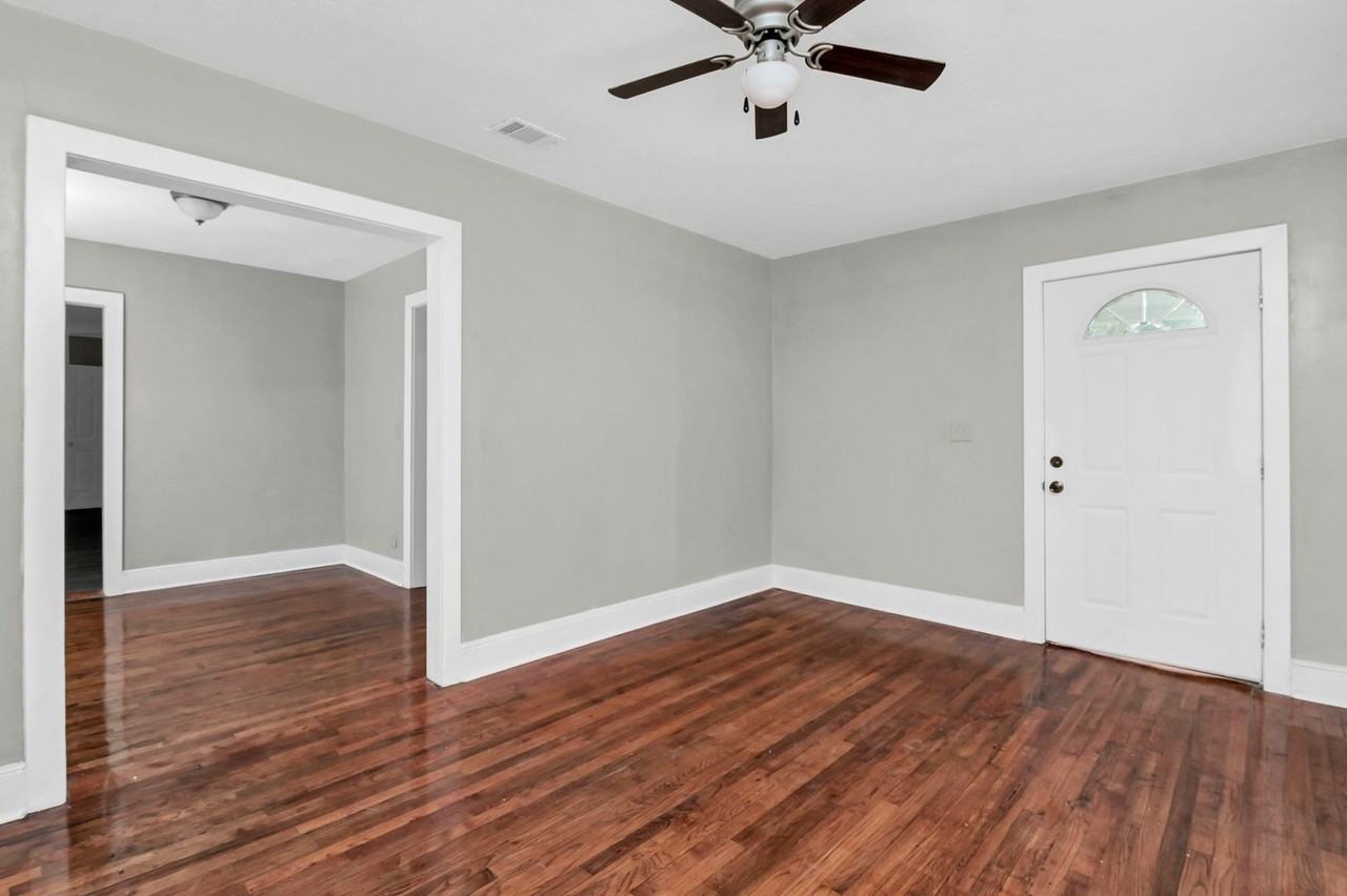 706 Westside Dr - Photo 3 of 38