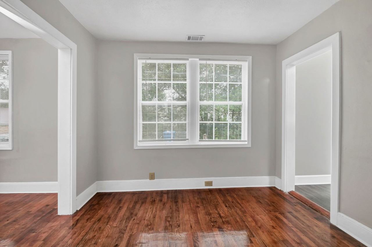 706 Westside Dr - Photo 6 of 38