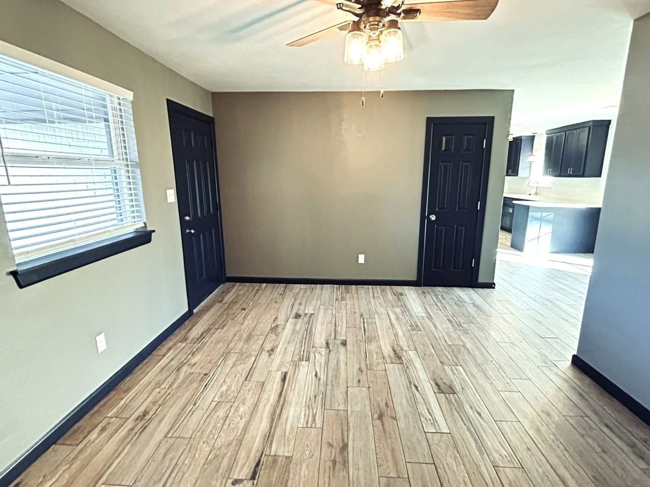 2114 Allenhurst St - Photo 5 of 28