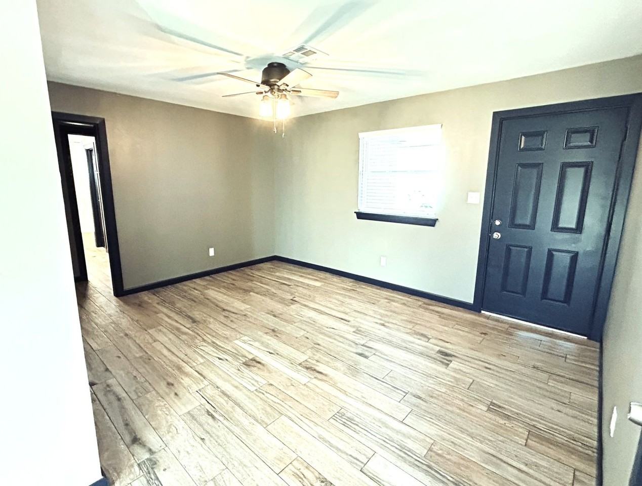 2114 Allenhurst St - Photo 6 of 28