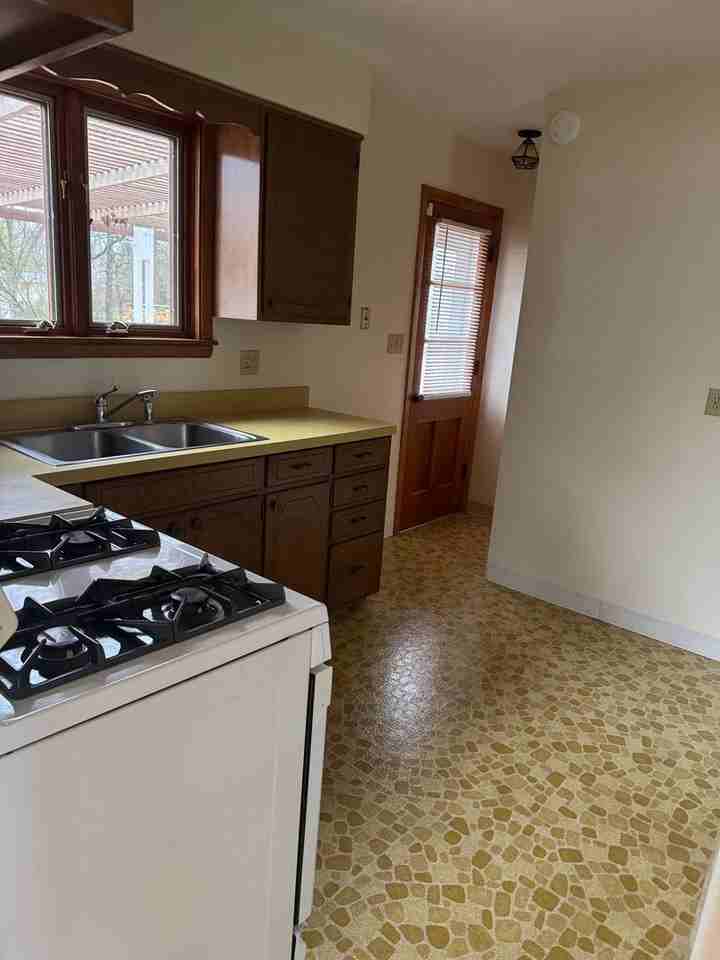 2527 Wickliffe Rd - Photo 7 of 24