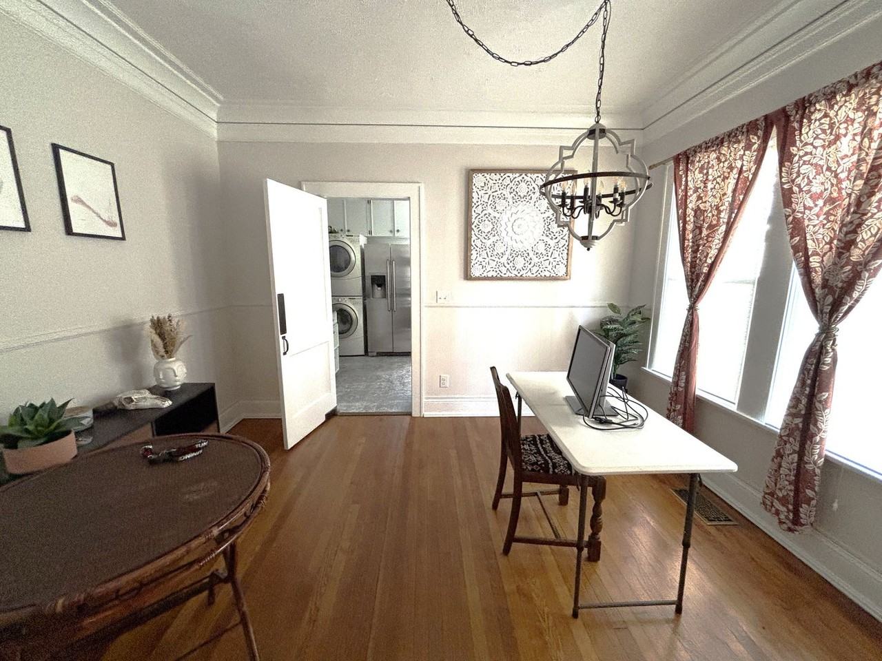 308 Albany Ave - Photo 4 of 17