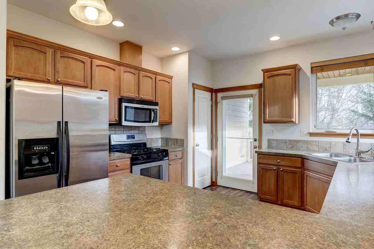 2881 Sw Berwick Dr - Photo 3 of 28