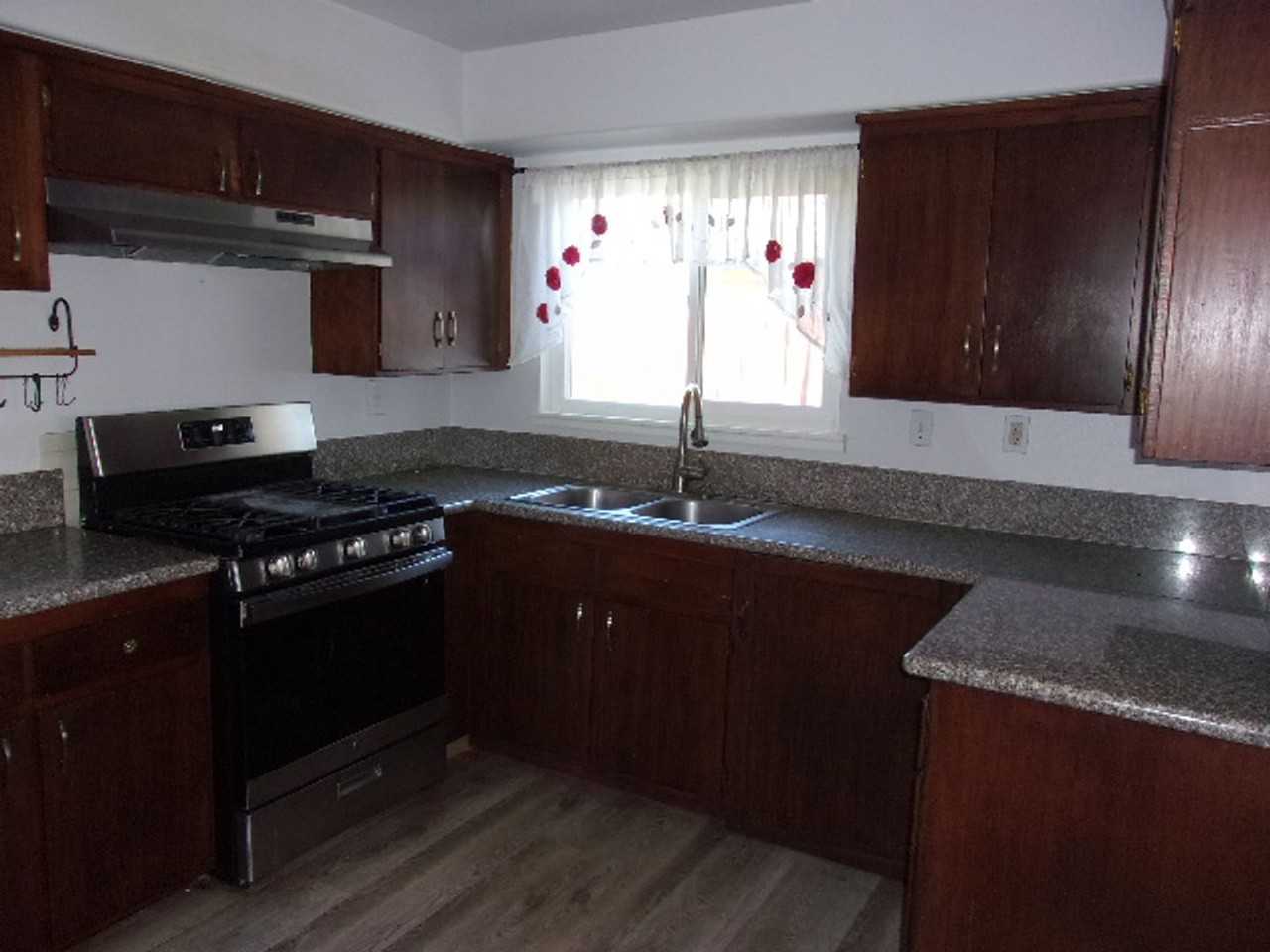 816 E North Ave - Photo 2 of 9