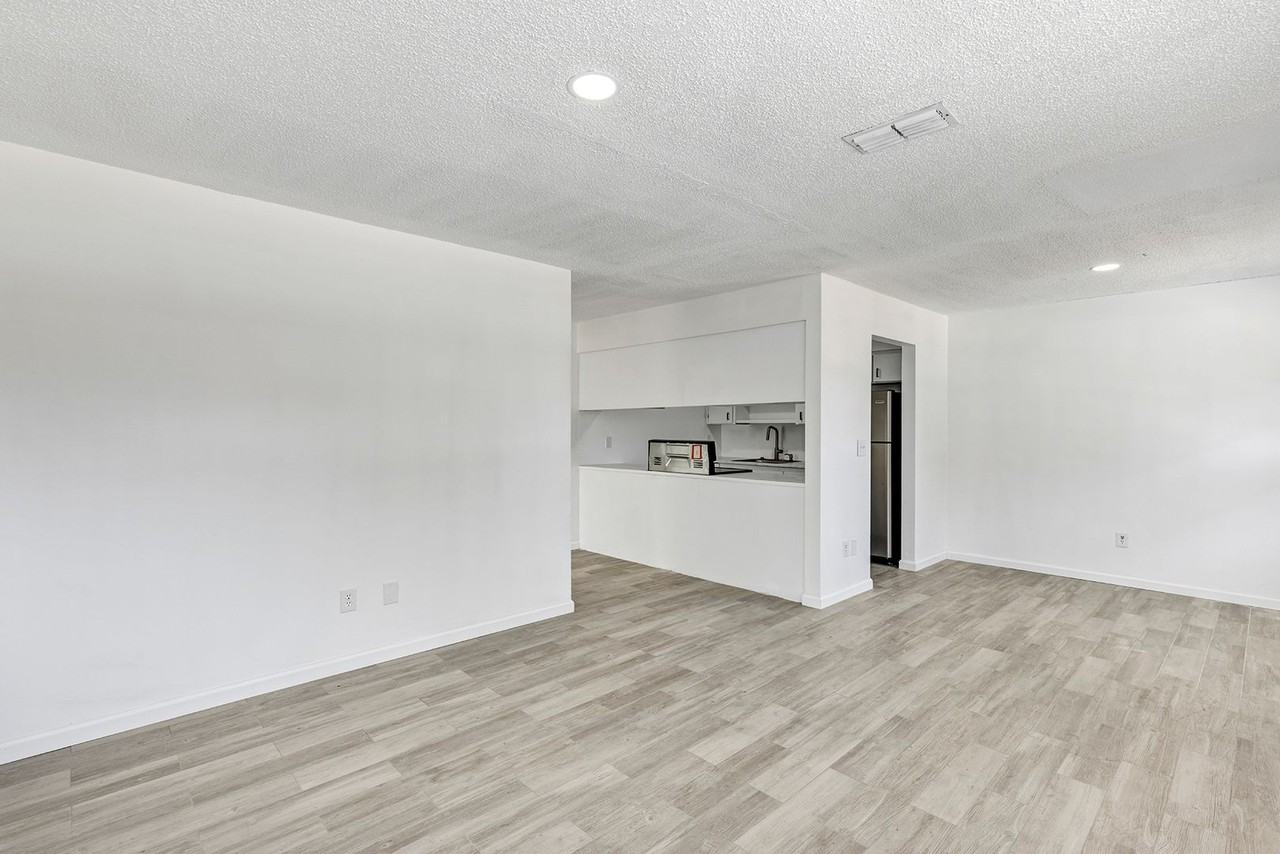 2510 India Palm Dr - Photo 4 of 26