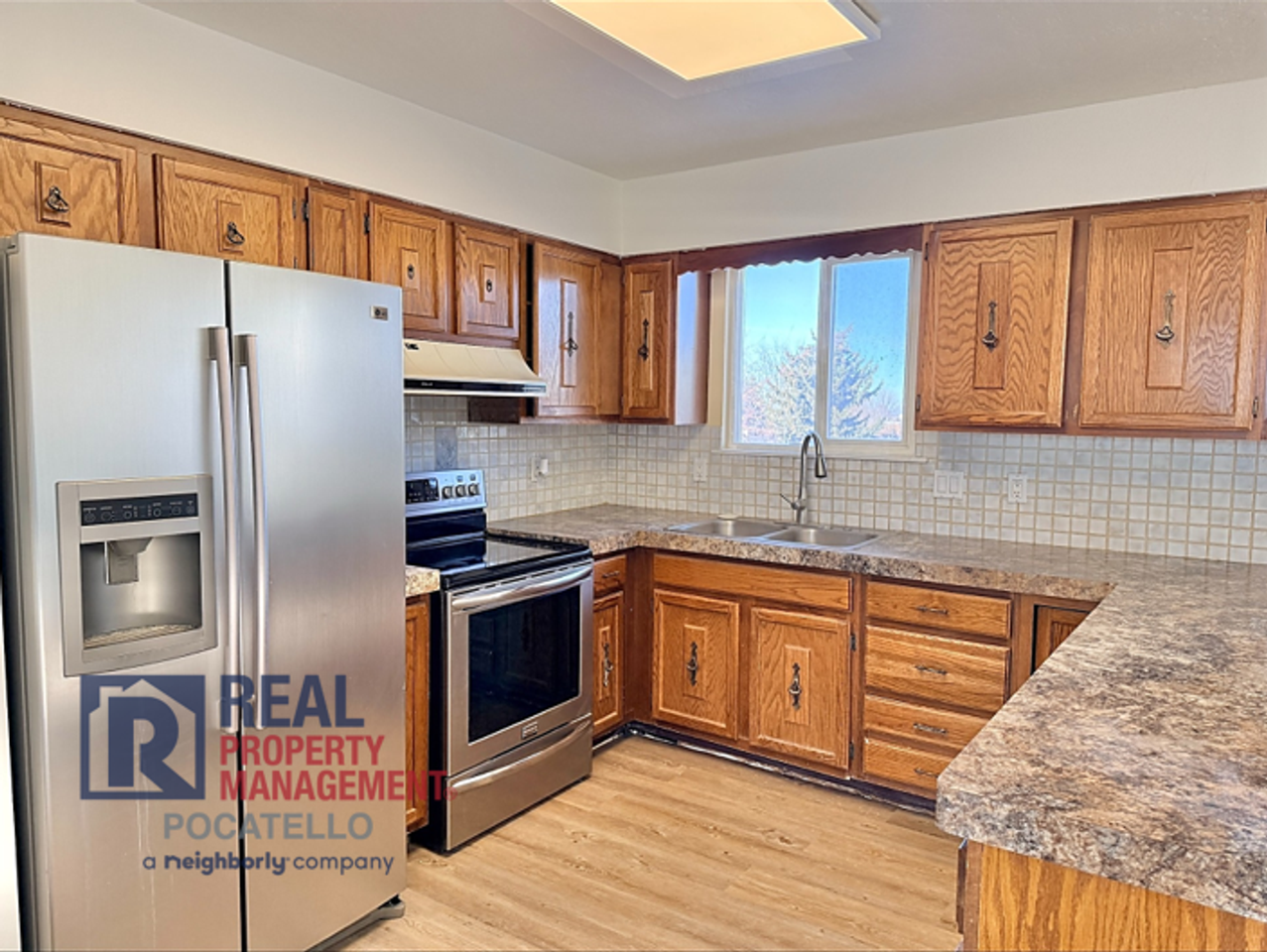 1688 Lancaster St - Photo 3 of 30