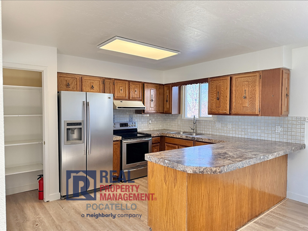 1688 Lancaster St - Photo 4 of 30