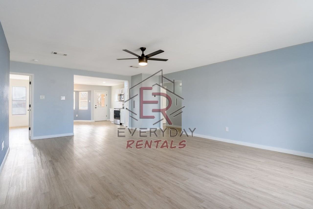 4506 Windcrest Dr - Photo 2 of 15