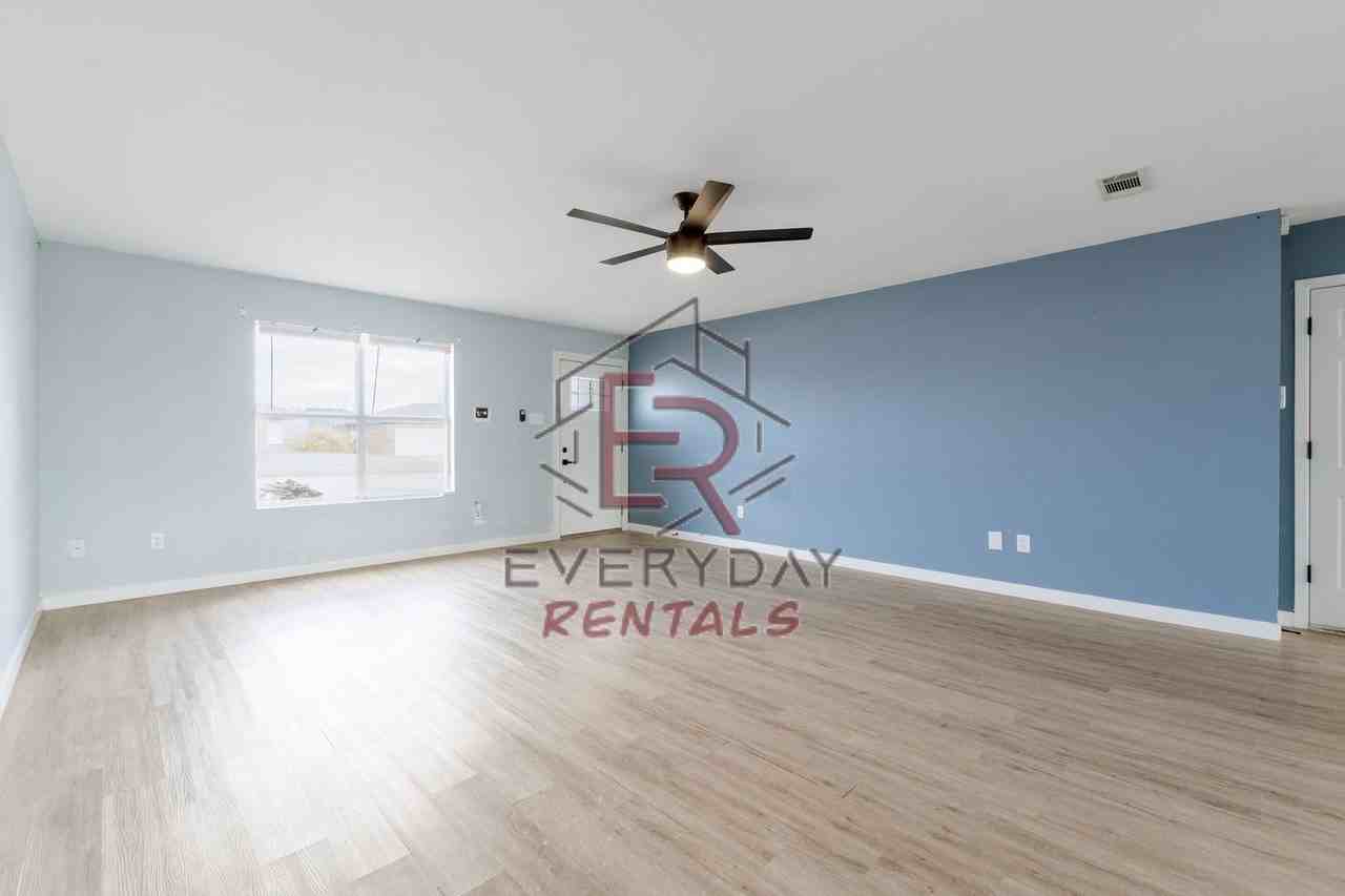 4506 Windcrest Dr - Photo 4 of 15