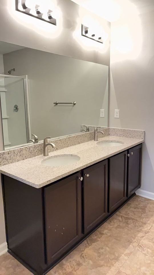 1241 Midtown Village Dr - Photo 5 of 11