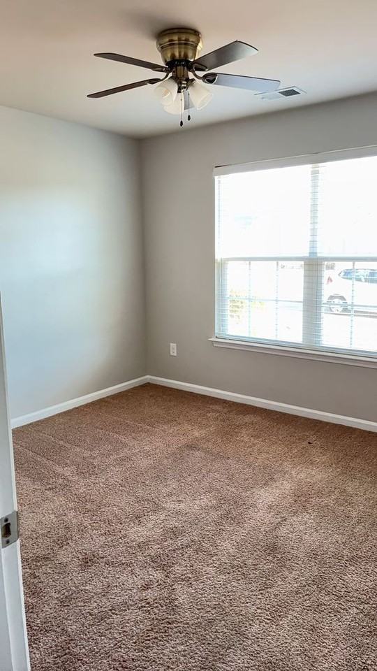 1241 Midtown Village Dr - Photo 7 of 11