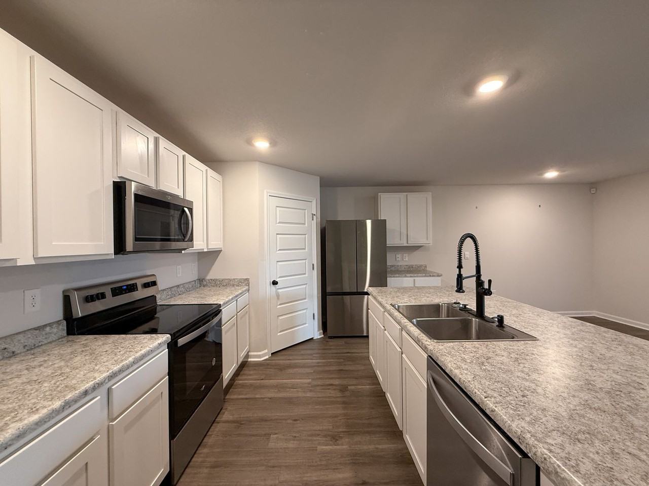 4424 White Cedar Ct - Photo 4 of 21