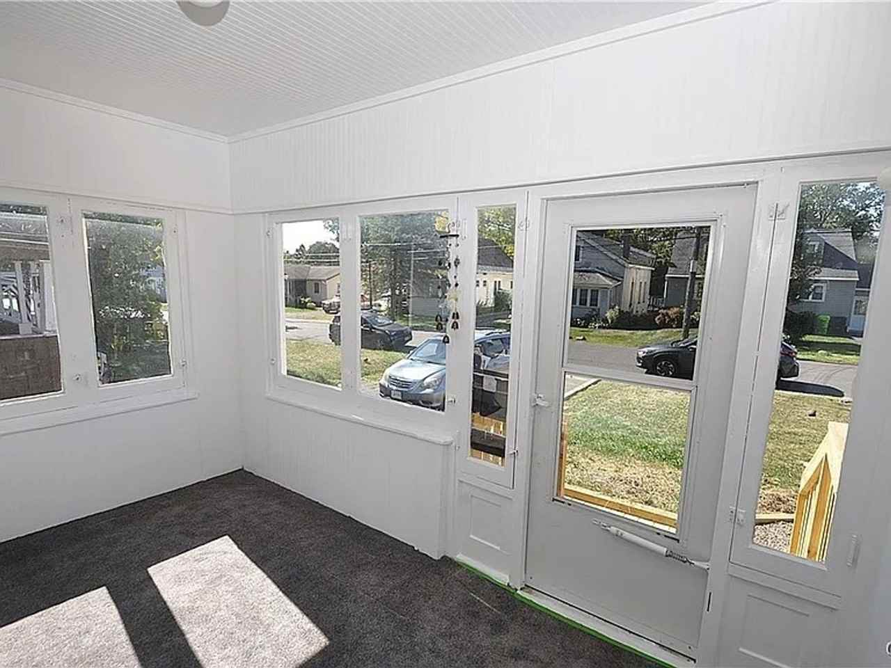 Newly Renovated Apartment in Liverpool! - Photo 4 of 4