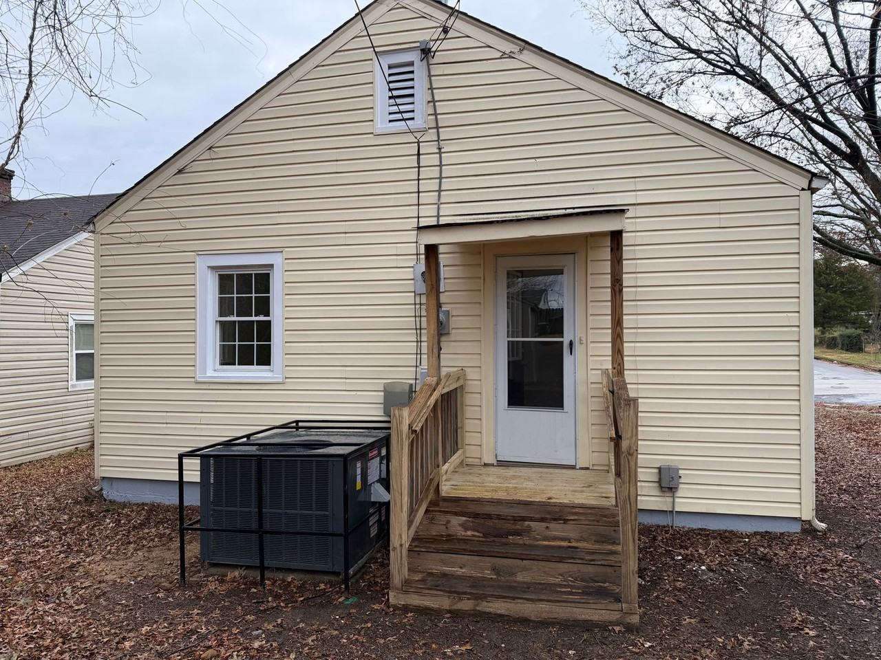 1717 Gordon Ave - Photo 4 of 15