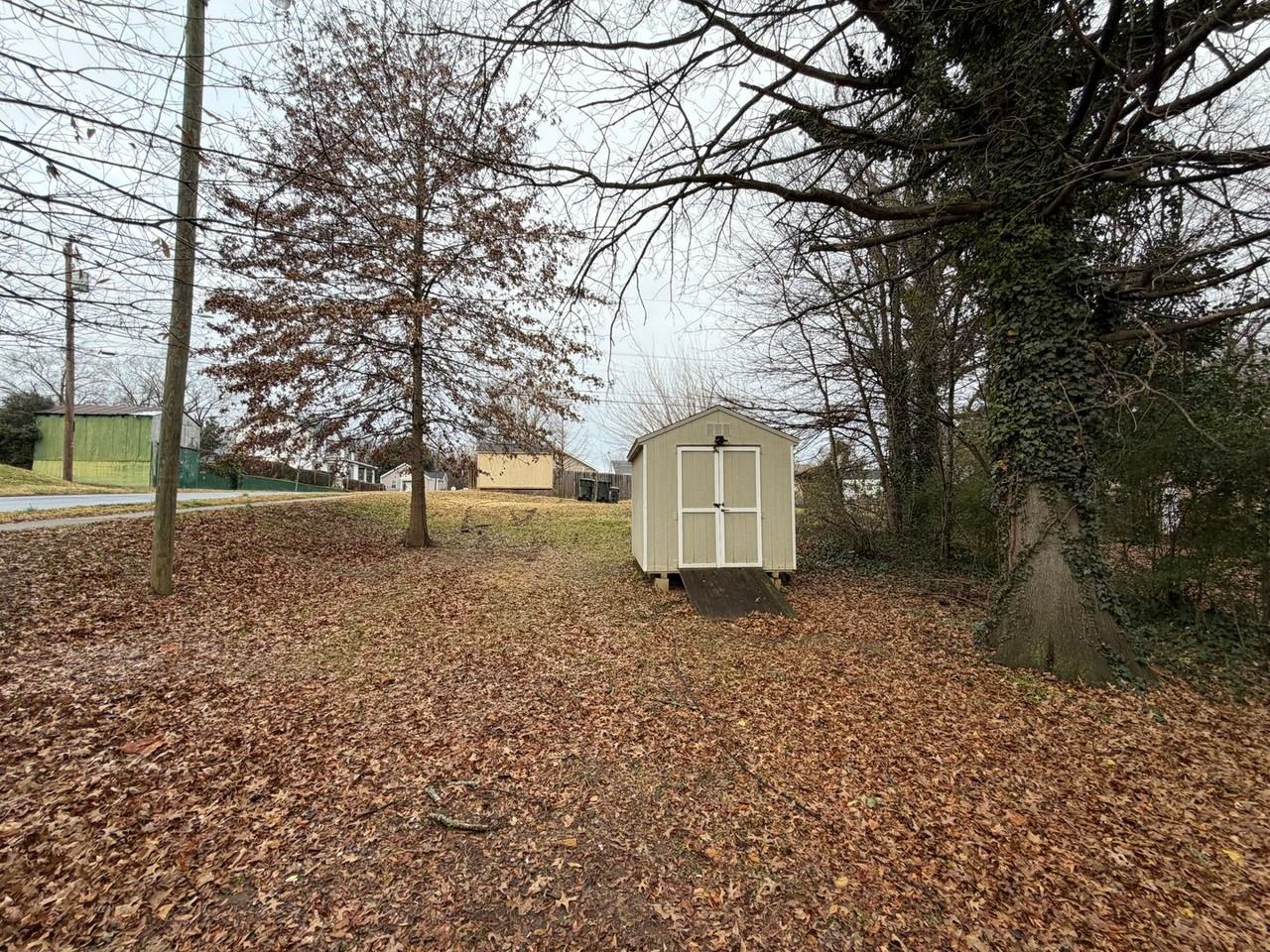 1717 Gordon Ave - Photo 5 of 15