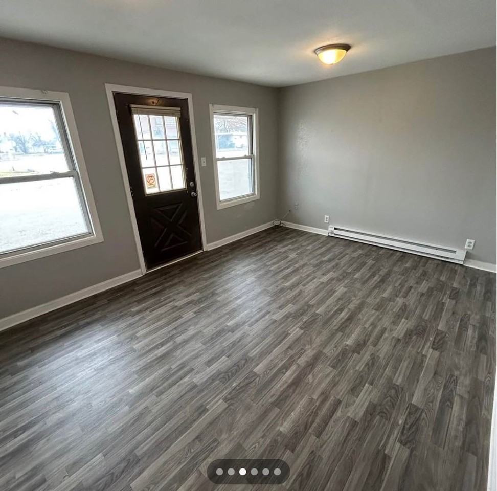 101 W Main St - Photo 3 of 4