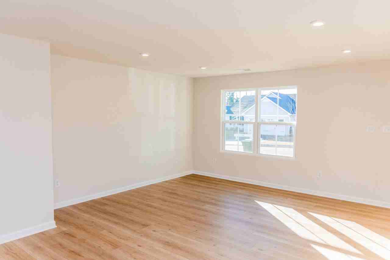 327 White Bridge Rd - Photo 4 of 31