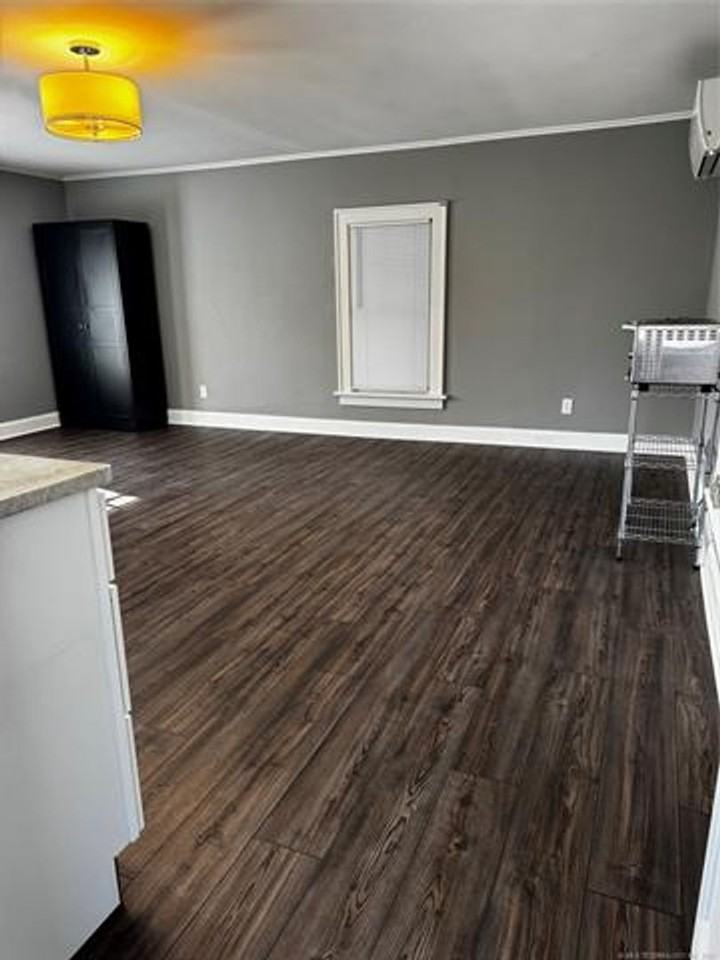 1383 1/2 E 26th St - Photo 2 of 6