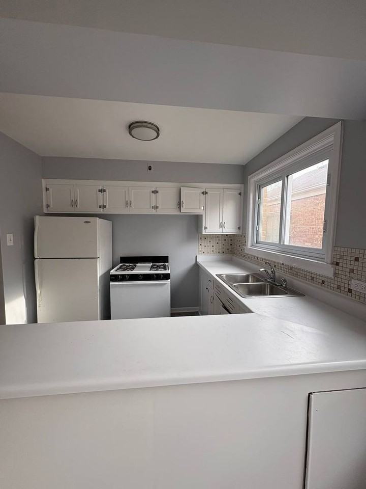 1322 N Austin Blvd - Photo 2 of 7