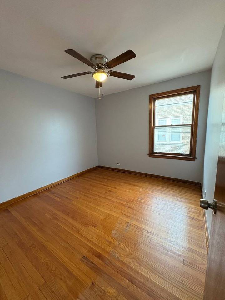 1322 N Austin Blvd - Photo 4 of 7