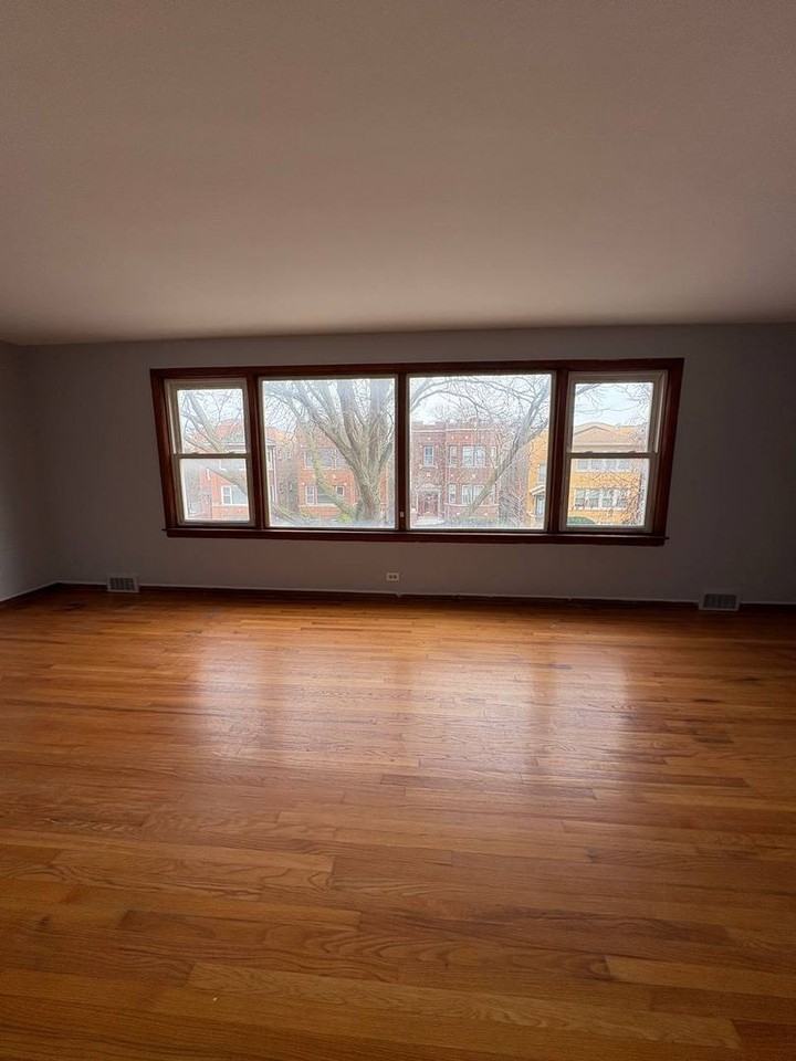 1322 N Austin Blvd - Photo 6 of 7