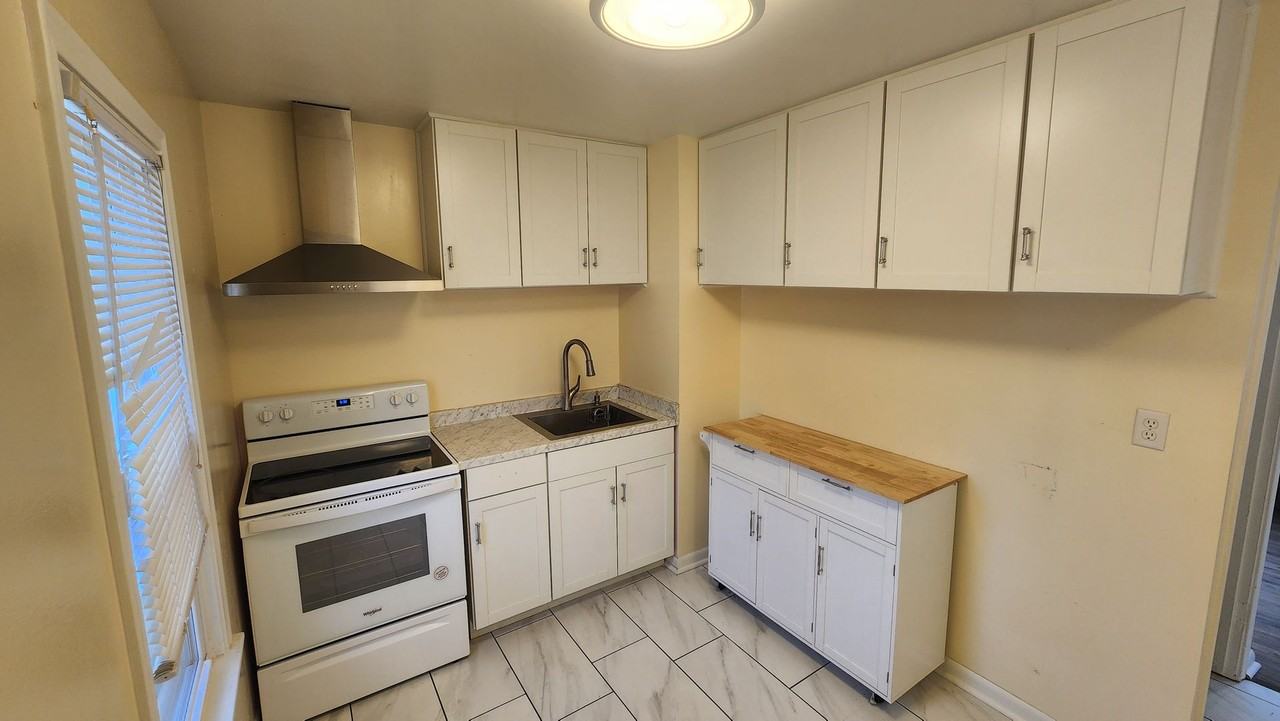 2630 N 70th St - Photo 3 of 16