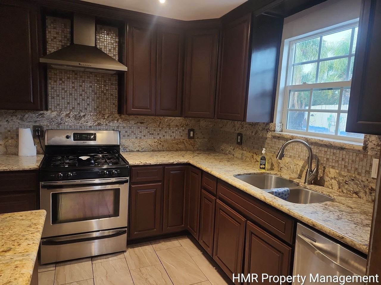 11413 Morning Star Ln - Photo 4 of 35