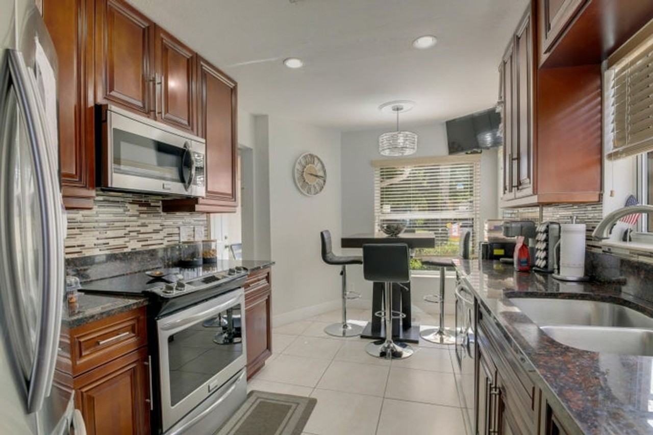 3875 Circle Lake Dr - Photo 3 of 21