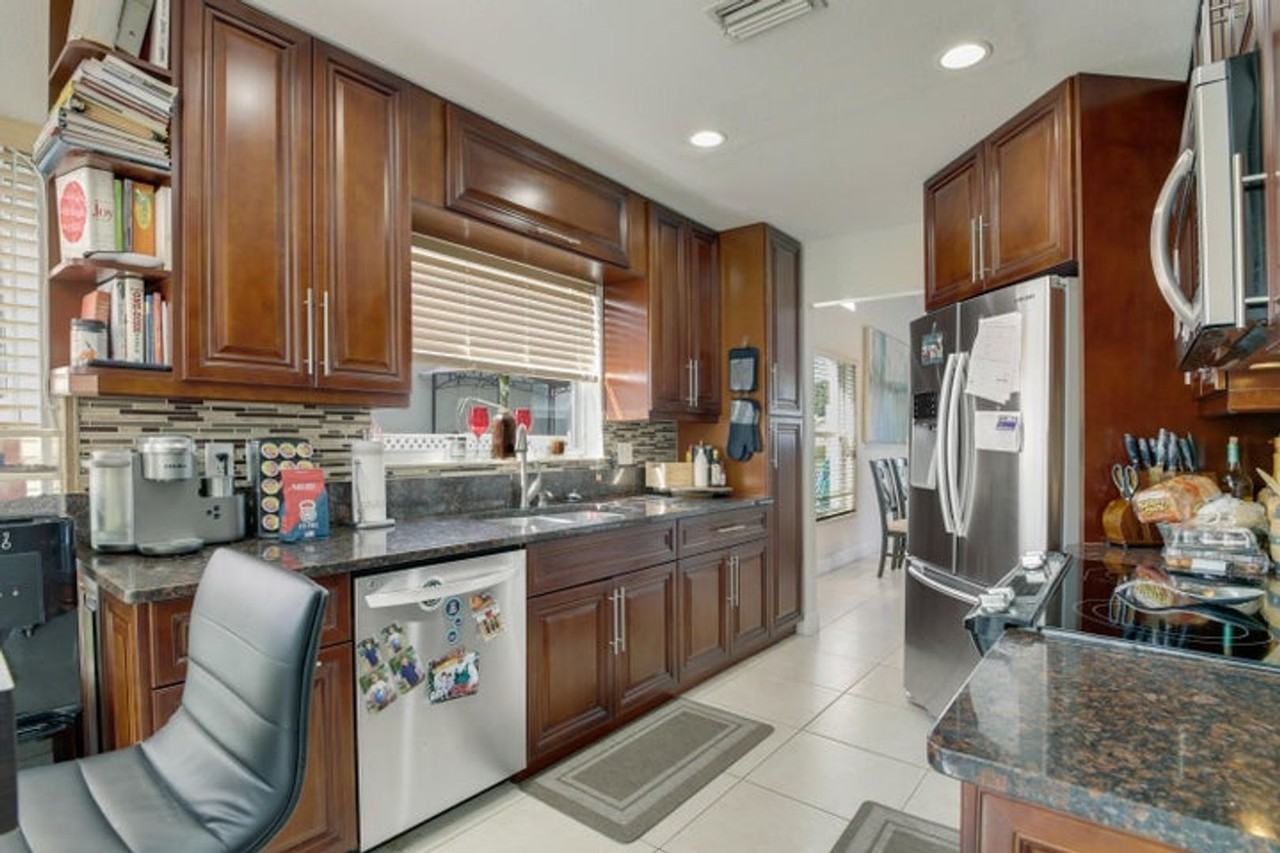 3875 Circle Lake Dr - Photo 4 of 21