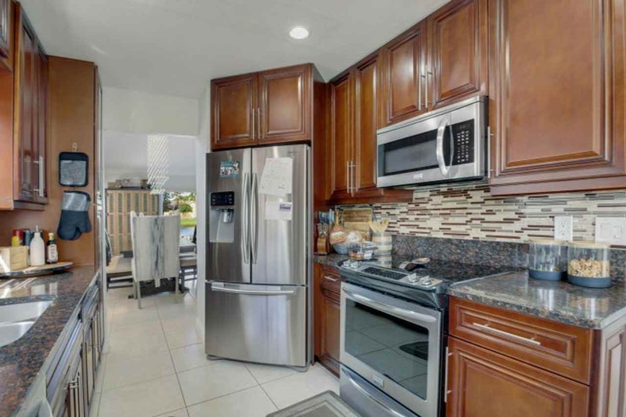 3875 Circle Lake Dr - Photo 5 of 21