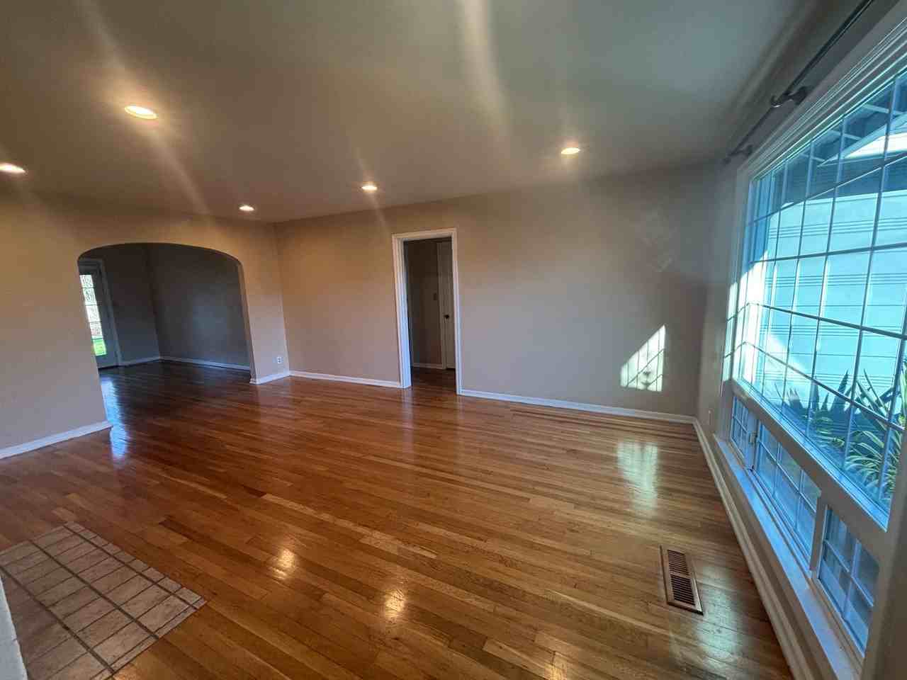 368 S 6th St - Photo 3 of 25