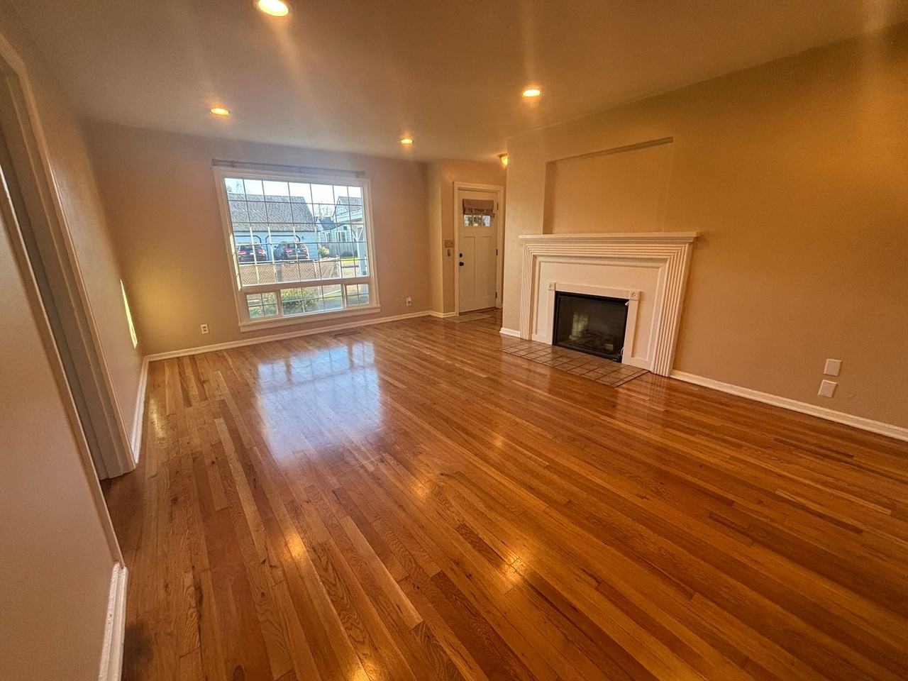 368 S 6th St - Photo 4 of 25