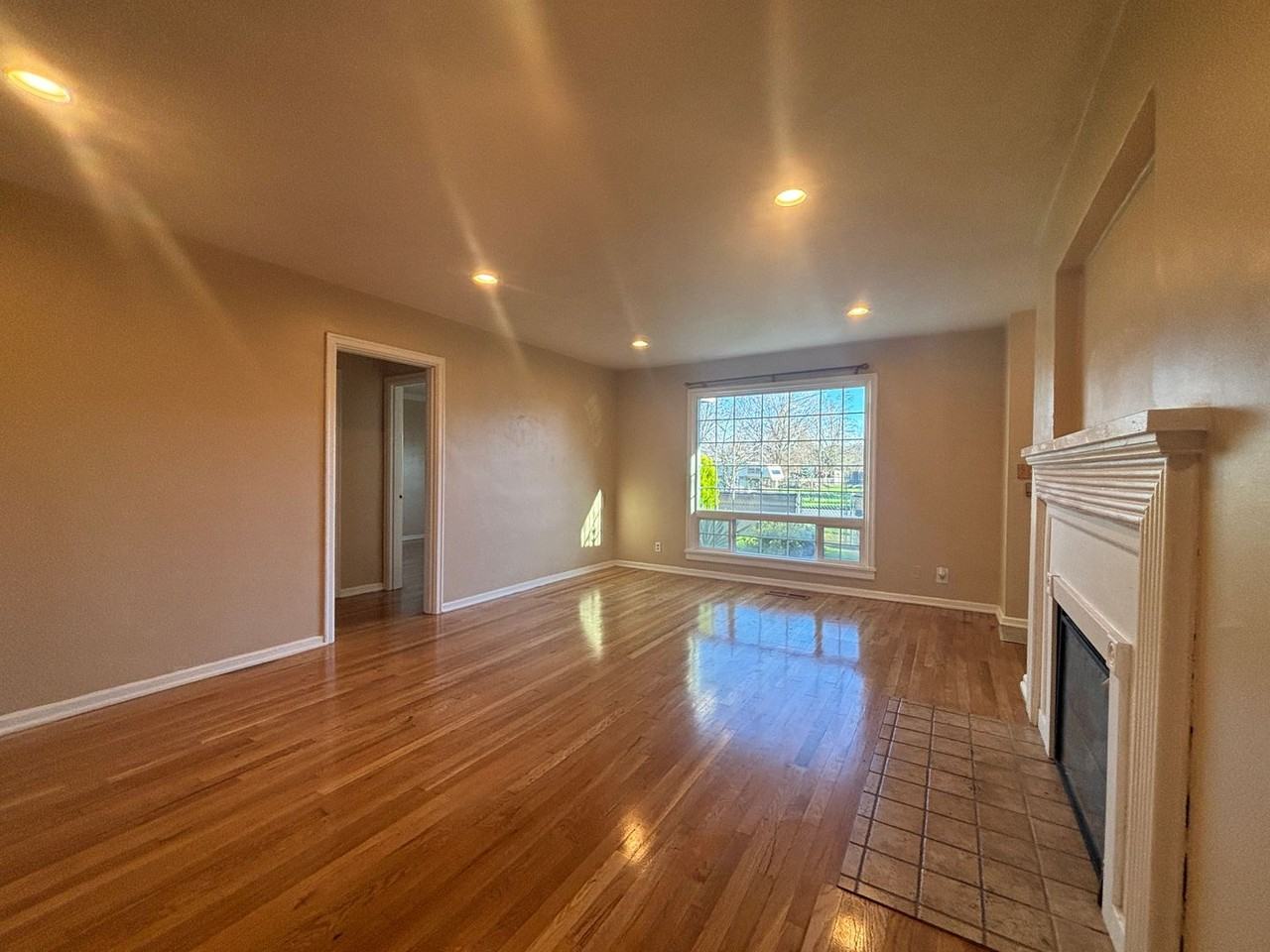 368 S 6th St - Photo 5 of 25