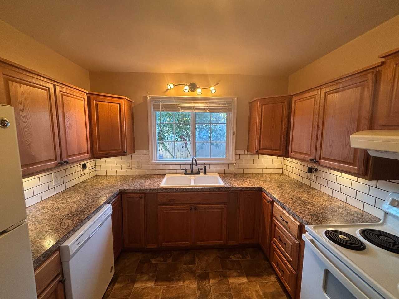 368 S 6th St - Photo 7 of 25