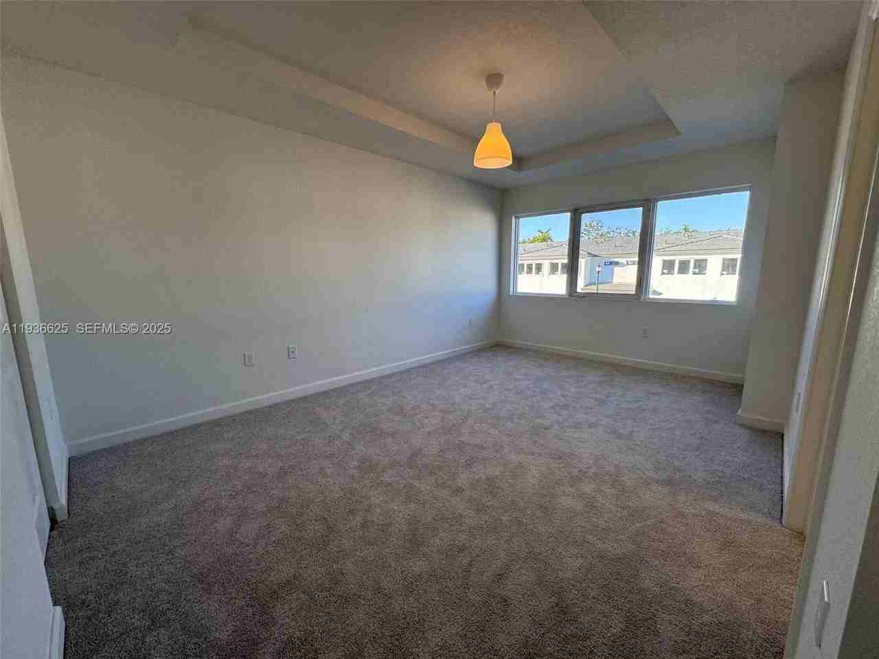 5120 Sw 37th St - Photo 7 of 14