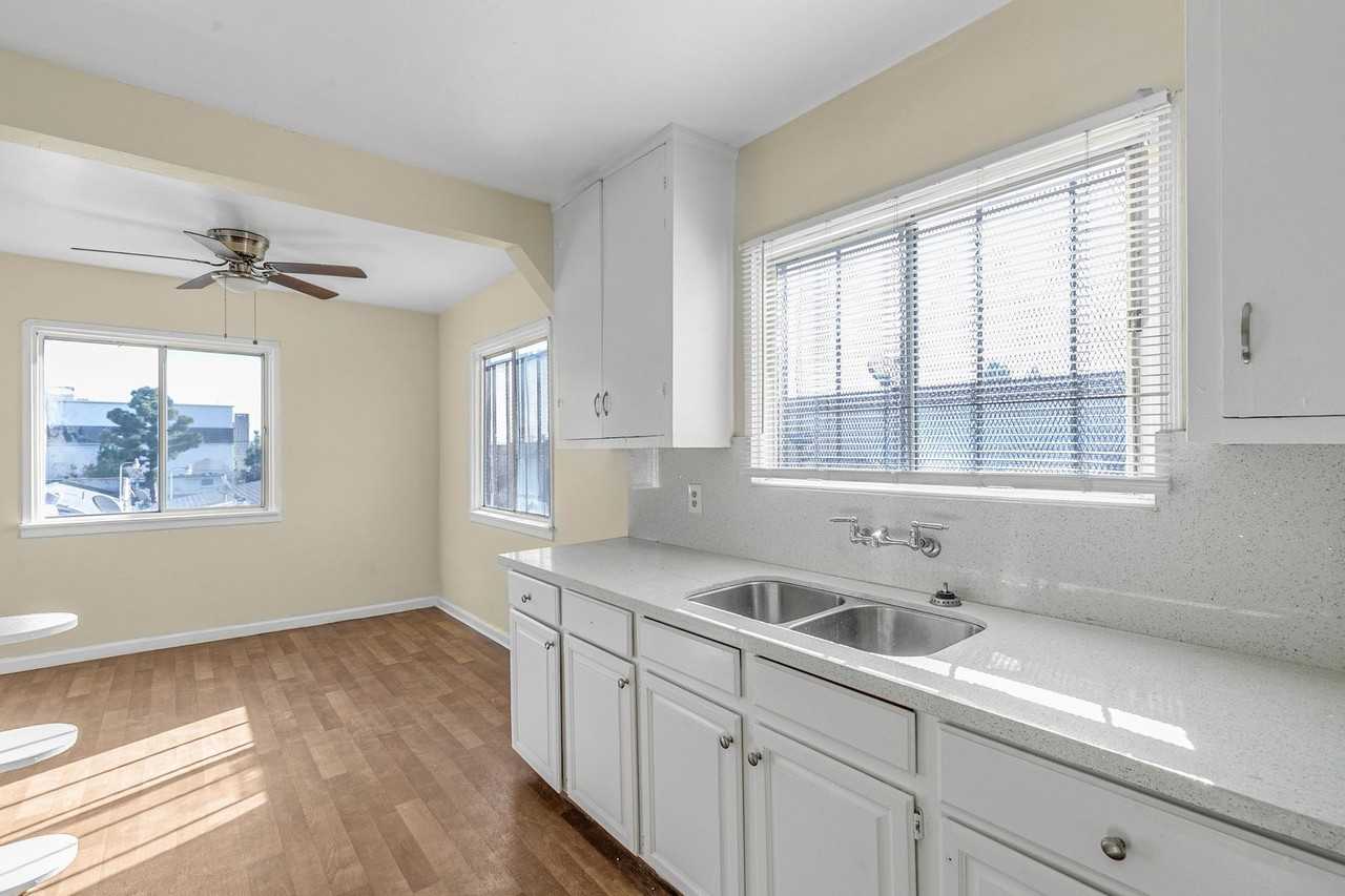 10627 1/2 S Vermont Ave