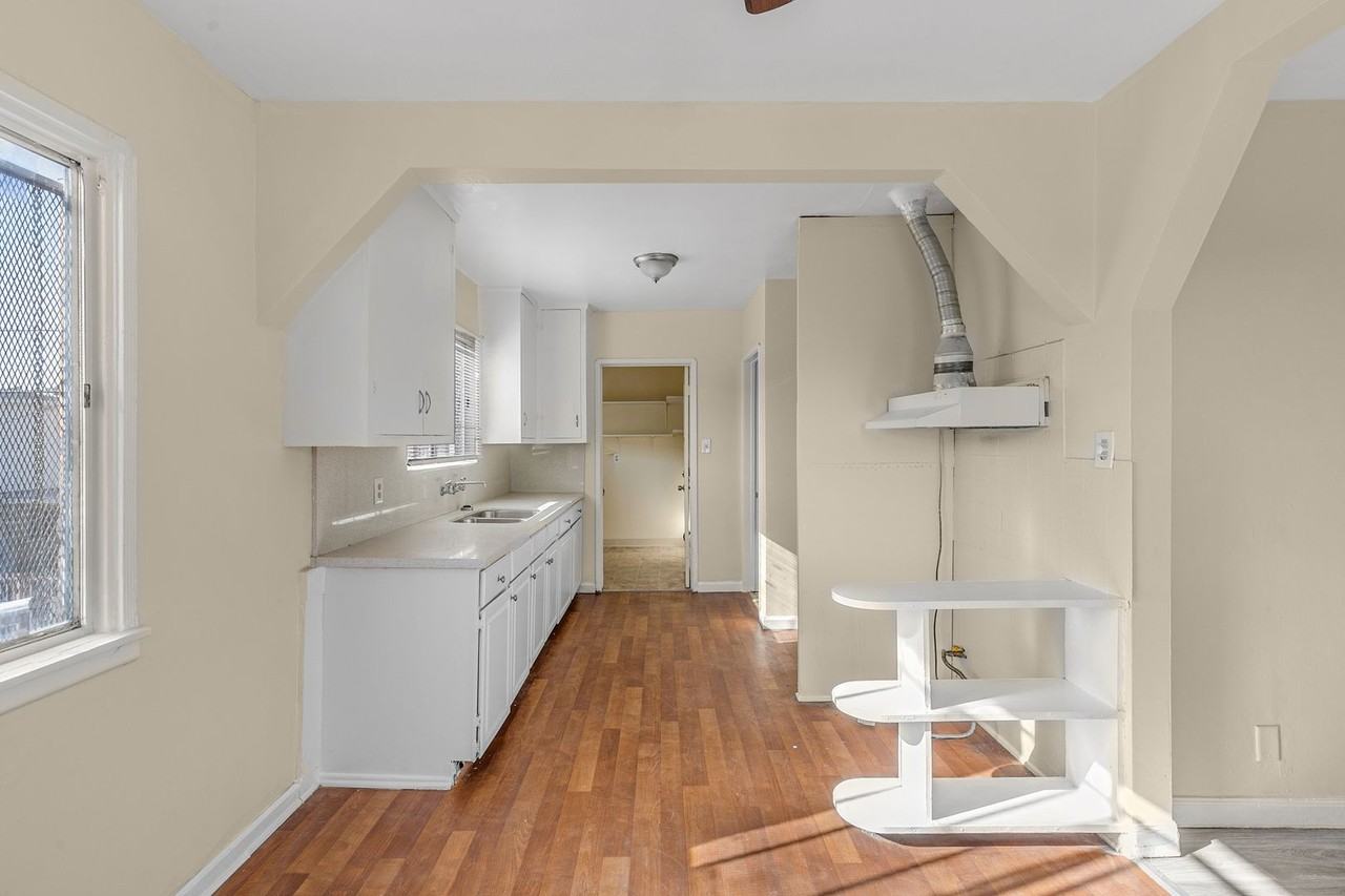 10627 1/2 S Vermont Ave - Photo 4 of 17