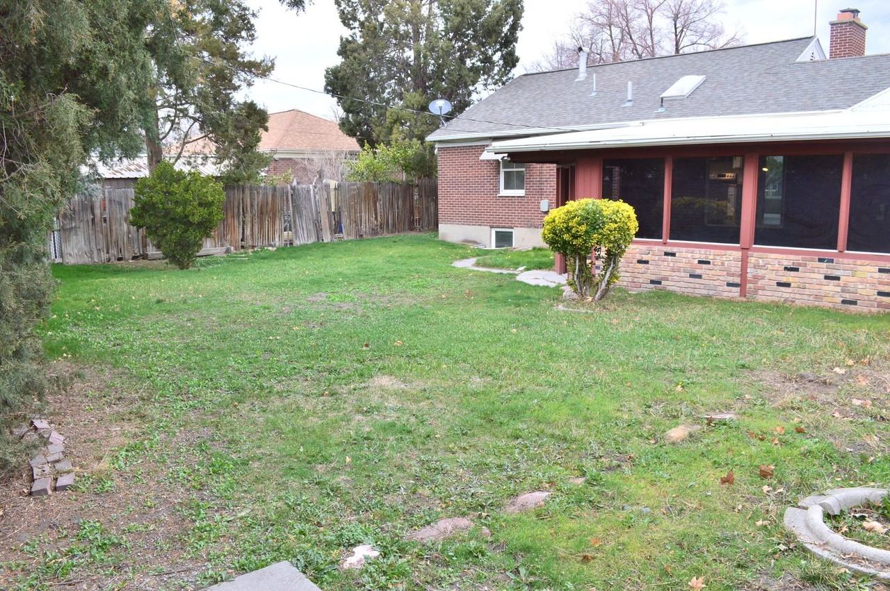 861 N American Beauty Dr - Photo 3 of 50