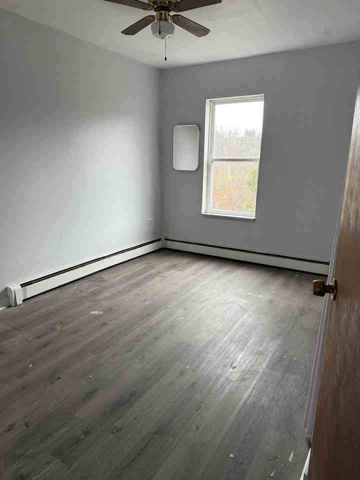 204 Minooka St - Photo 4 of 14