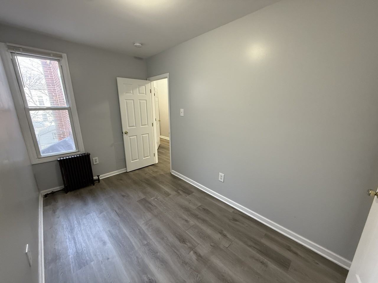 1138 Princess Ave - Photo 5 of 23