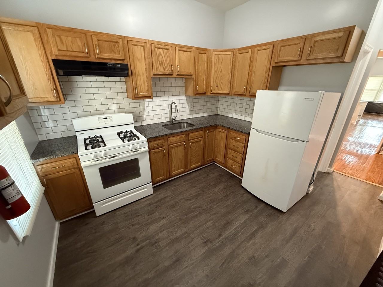 1138 Princess Ave - Photo 5 of 23