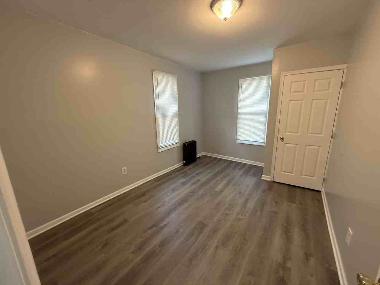 1138 Princess Ave - Photo 3 of 23