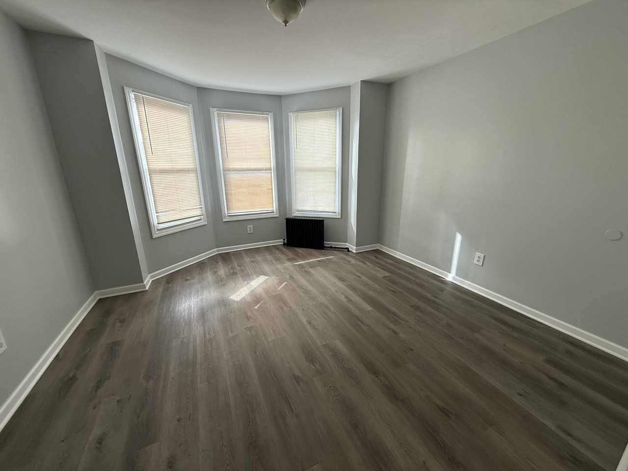 1138 Princess Ave - Photo 3 of 23