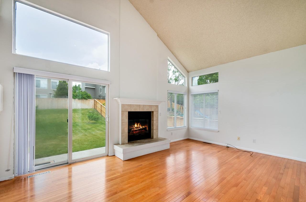 1350 Knollwood Way - Photo 3 of 20