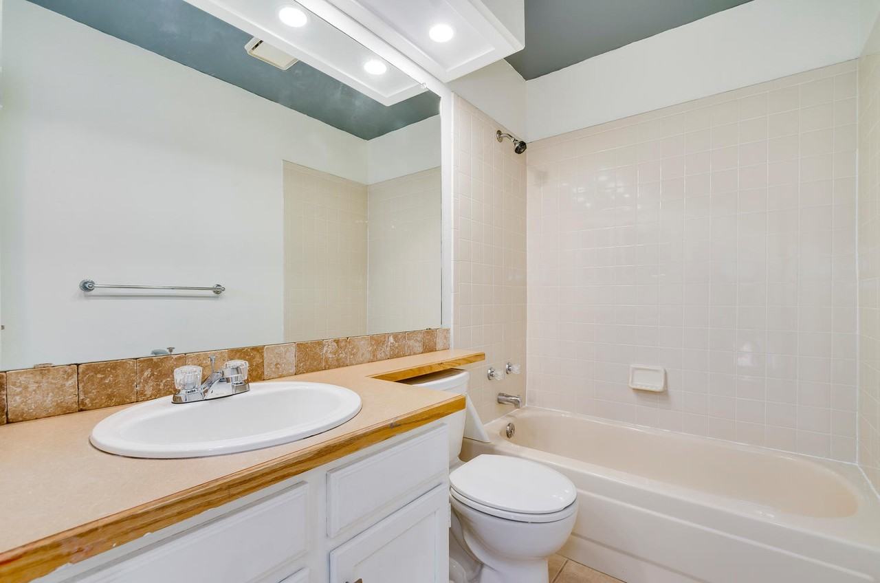 1350 Knollwood Way - Photo 2 of 20